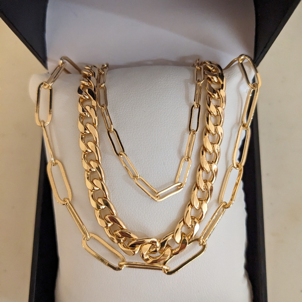 Carly Jean Los Angeles Layered Gold Chain Necklace Set - Picture 2 of 5